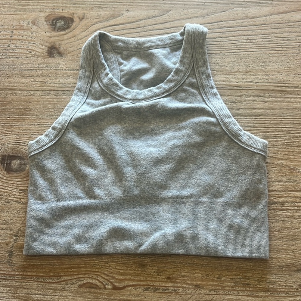 Alo Yoga Seamless Delight High Neck Bra
Size- range from an XS-Small